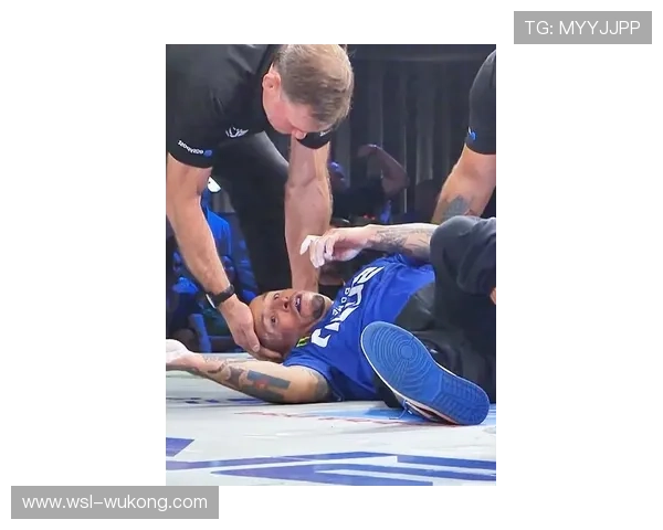 乔丹·汤普森今天又把普通网球都秒成了街头打架现场