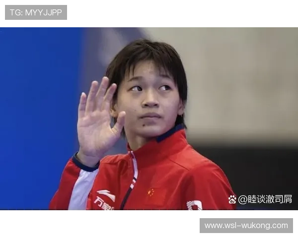 全红婵偷偷吃炸鸡被教练抓包，下一秒直接跳水池里清醒一下