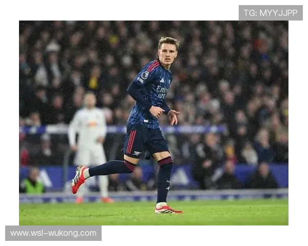 厄德高与福登：英超技术型中场的组织与推进方式对比