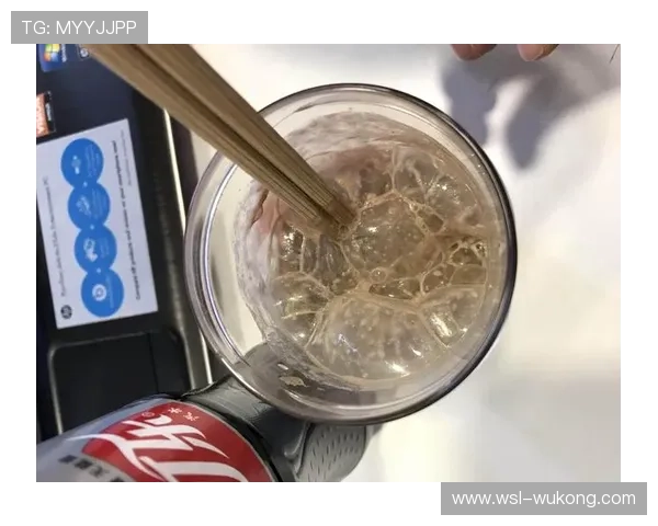 孙杨家的冰箱里塞满了蛋白粉，连饮料都得按毫升算