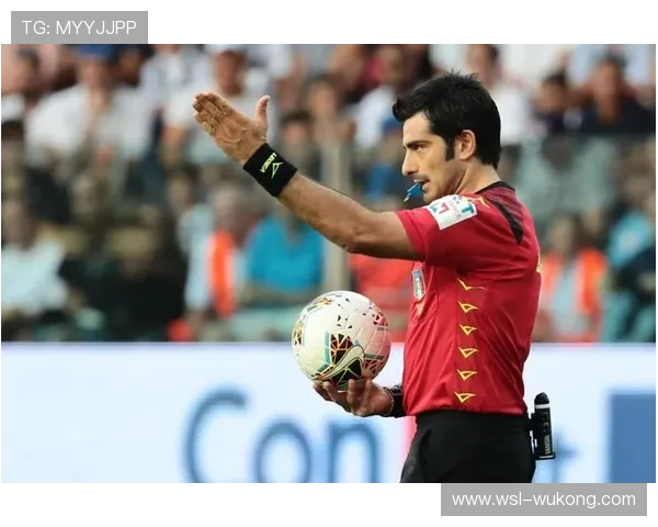 任意球判罚争议背后，裁判如何精准把握犯规界限？